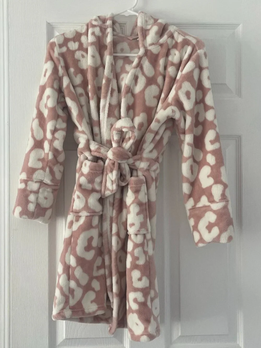 PJ Salvage girl's 7-8 Small pink print robe